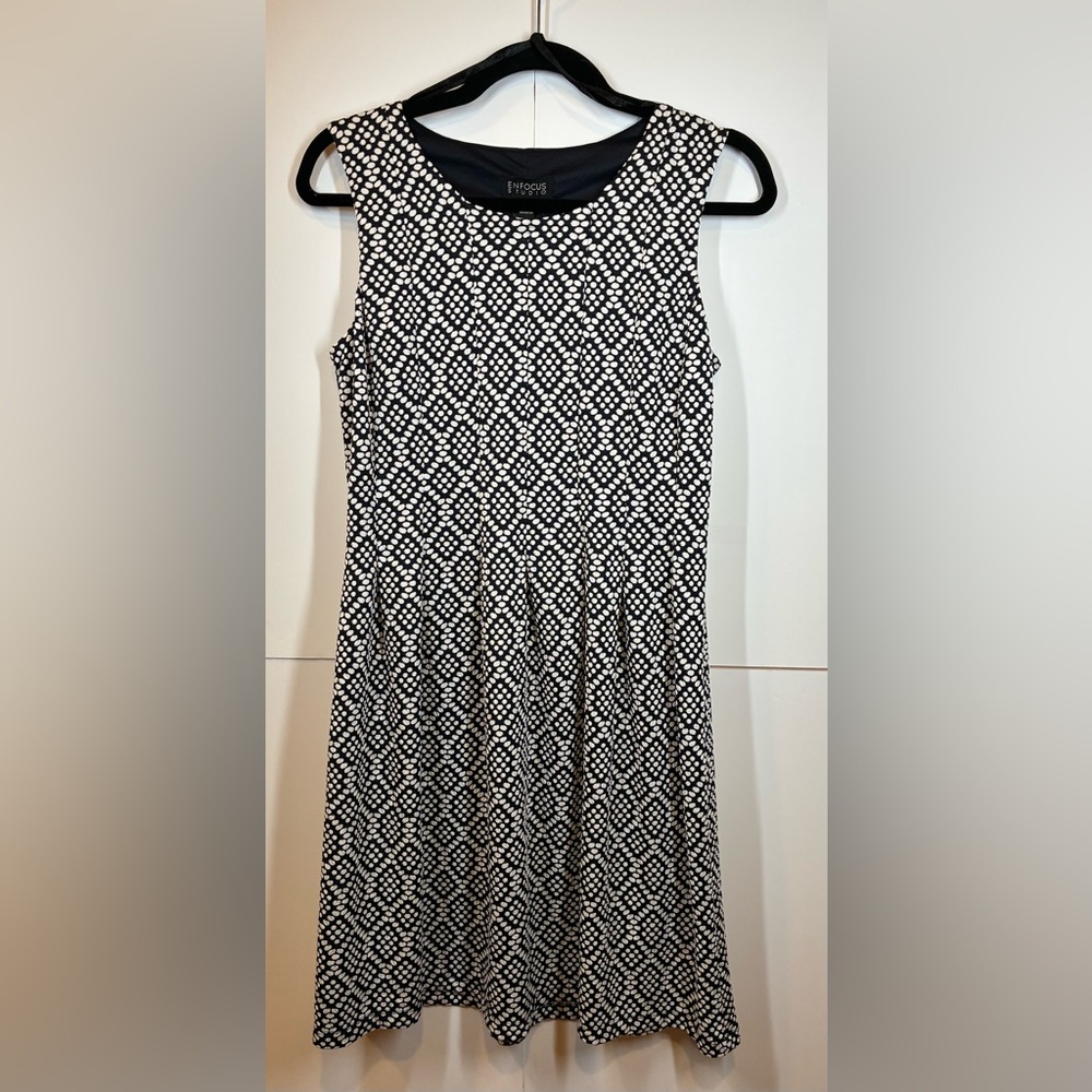 Enfocus Studio Black and White Sleeveless Shift Dress Size 8